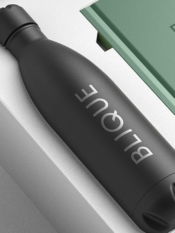 Personalisierbare Trinkflasche mit edler Lasergravur, ideales Kundengeschenk und Werbemittel