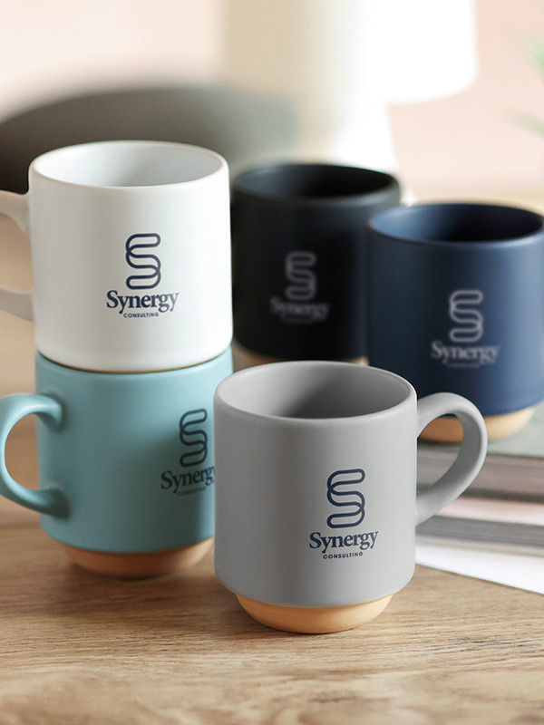 Individualisierte und stapelbare Kaffeetassen – platzsparend und ideal für Gastronomie oder Büros