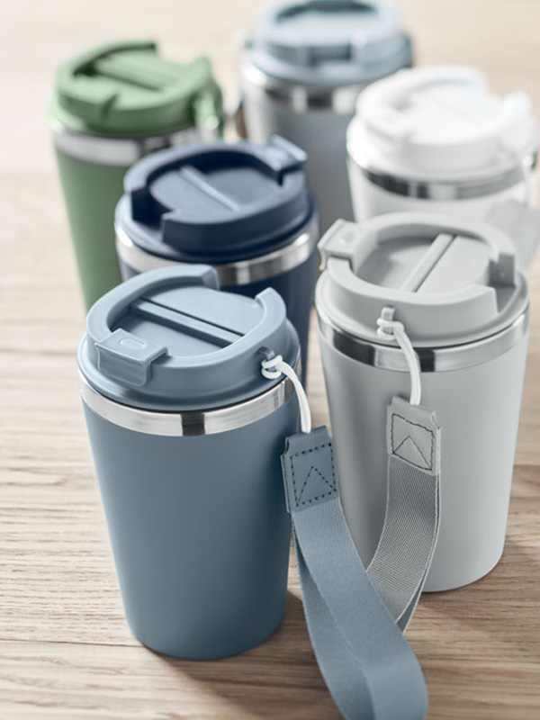 Individualisierter Kaffeebecher mit Schlaufenband – komfortables Design für den täglichen Gebrauch
