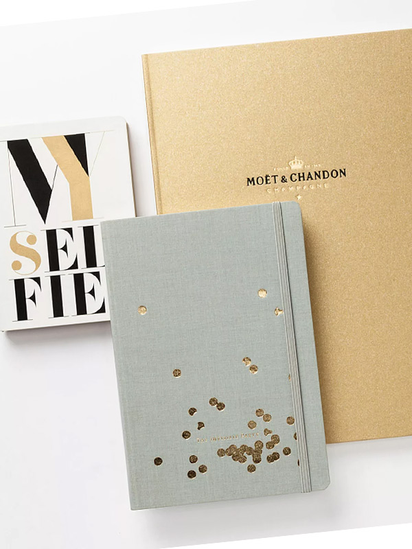 Merchandise Notizbuch mit Branding, zeige deine Marke im stilvollen Lifestyle-Kontext