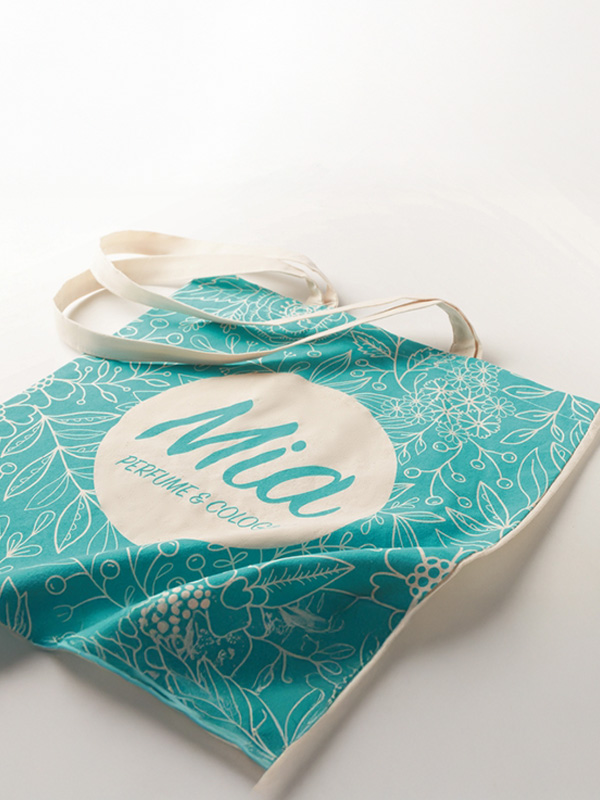 Individualisierbarer Jutebeutel mit auffälligem Markenlogo, setzt ein klares Statement für dein Unternehmen