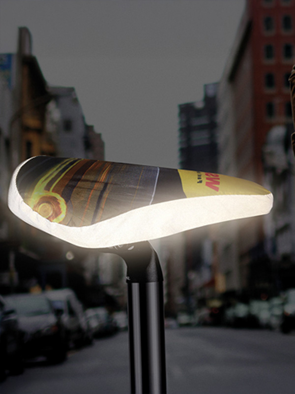 individuell gestaltbarer Sattelschutz Merchandise Mitarbeitergeschenke