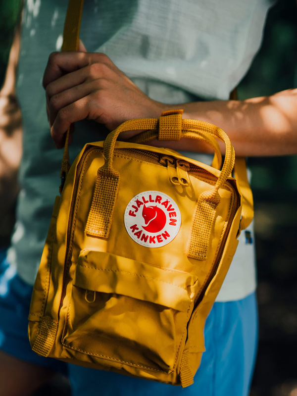 Kanken Umhängerucksack in gelb, personalisierte Merchandise Mitarbeitergeschenke