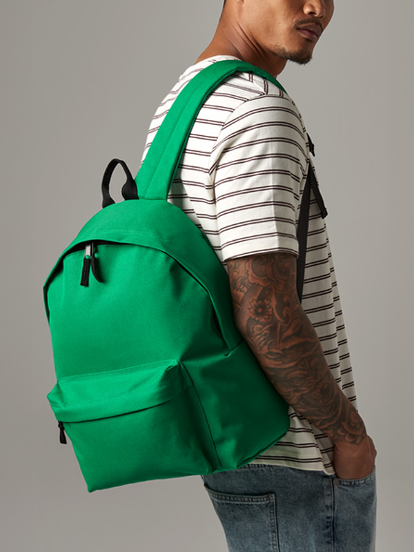 Grüner Alltagsrucksack, personalisierte Merchandise Mitarbeitergeschenke