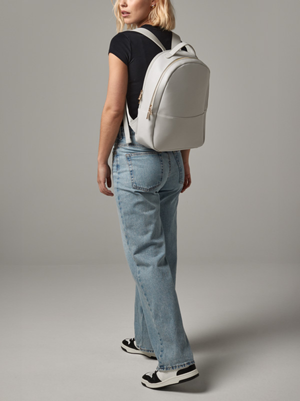 weißer handlicher Rucksack für jeden Tag, personalisierte Merchandise Mitarbeitergeschenke